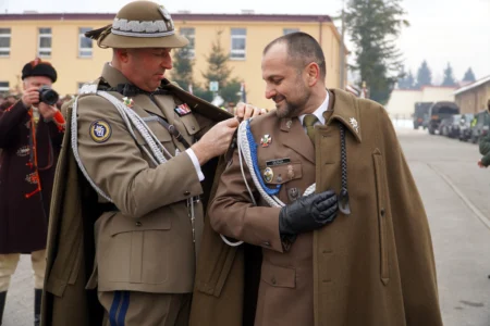 Zdjęcie przedstawia uczestników uroczystości przekazania obowiązków dowódcy 21 Brygady Strzelców Podhalańskich
