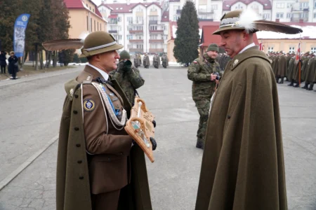 Zdjęcie przedstawia uczestników uroczystości przekazania obowiązków dowódcy 21 Brygady Strzelców Podhalańskich