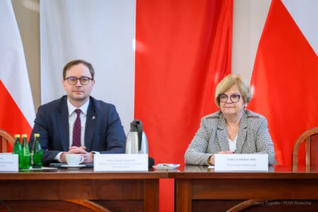 Zdjęcie przedstawia uczestników konferencji