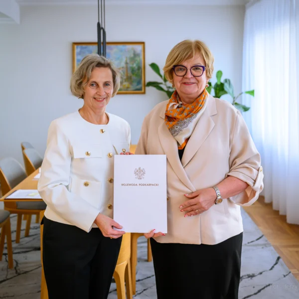 Dr n. hum. Beata Witalec została konsultantem wojewódzkim w dziedzinie pielęgniarstwa epidemiologicznego. Powołanie na pięcioletnią kadencję wręczyła Teresa Kubas-Hul, wojewoda podkarpacki.