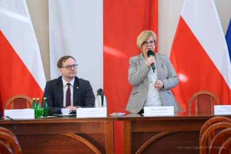 Zdjęcie przedstawia uczestników konferencji