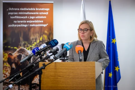 Zdjęcie przedstawia uczestników uroczystości w Regionalnej Dyrekcji Ochrony Środowiska w Rzeszowie