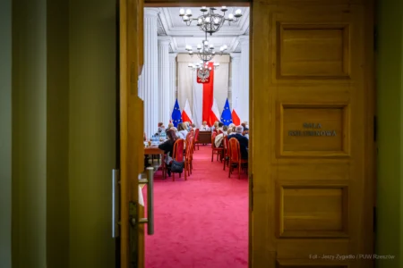 Zdjęcie przedstawia uczestników spotkania z seniorami