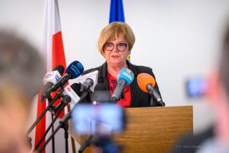 Zdjęcie przedstawia uczestników uroczystości w Regionalnej Dyrekcji Ochrony Środowiska w Rzeszowie