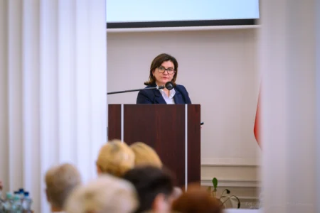 Zdjęcie przedstawia uczestników spotkania z seniorami