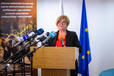 Zdjęcie przedstawia uczestników uroczystości w Regionalnej Dyrekcji Ochrony Środowiska w Rzeszowie