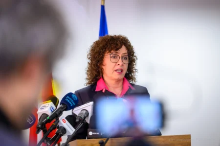 Zdjęcie przedstawia uczestników uroczystości w Regionalnej Dyrekcji Ochrony Środowiska w Rzeszowie