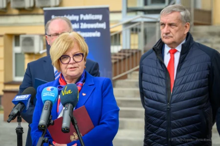 Zdjęcie przedstawia uczestników konferencji prasowej w szpitalu MSWiA w Rzeszowie