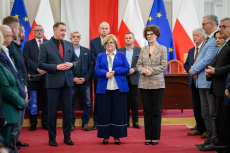 Zdjęcie przedstawia uczestników Wyższego Kursu Obronnego w RZeszowie