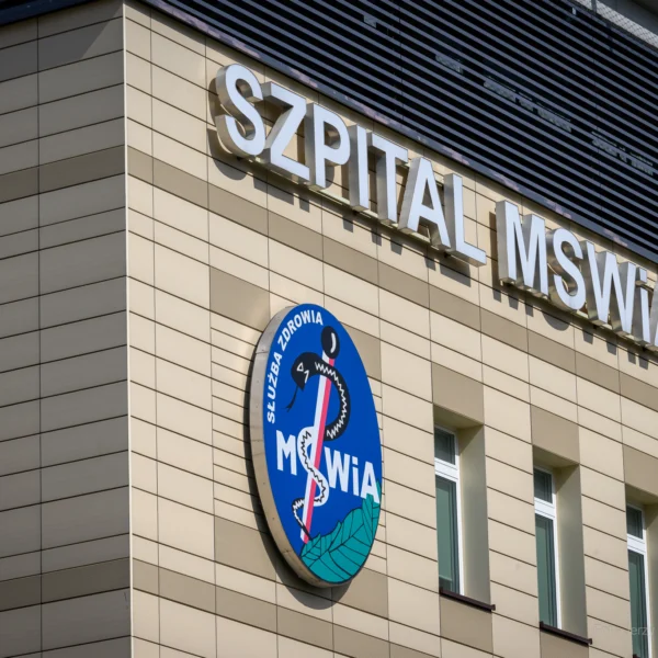 Zdjęcie przedstawia uczestników konferencji prasowej w szpitalu MSWiA w Rzeszowie