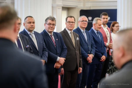 Zdjęcie przedstawia uczestników Wyższego Kursu Obronnego w RZeszowie