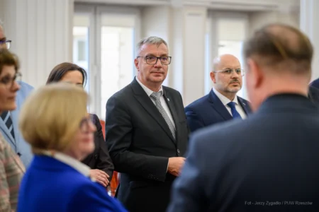 Zdjęcie przedstawia uczestników Wyższego Kursu Obronnego w RZeszowie