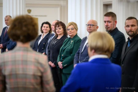 Zdjęcie przedstawia uczestników Wyższego Kursu Obronnego w RZeszowie