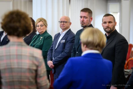 Zdjęcie przedstawia uczestników Wyższego Kursu Obronnego w RZeszowie