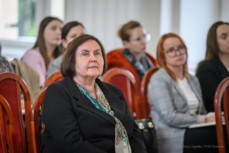 Zdjęcie przedstawia uczestników spotkania z samorządami