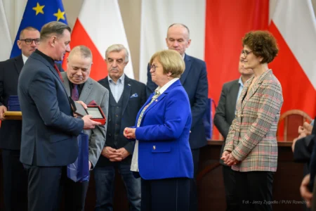 Zdjęcie przedstawia uczestników Wyższego Kursu Obronnego w RZeszowie