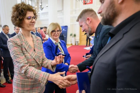 Zdjęcie przedstawia uczestników Wyższego Kursu Obronnego w RZeszowie