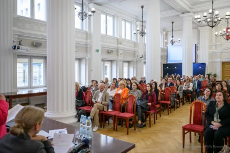 Zdjęcie przedstawia uczestników spotkania z samorządami