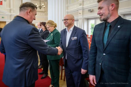 Zdjęcie przedstawia uczestników Wyższego Kursu Obronnego w RZeszowie