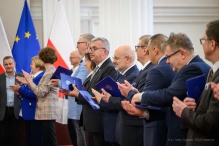 Zdjęcie przedstawia uczestników Wyższego Kursu Obronnego w RZeszowie