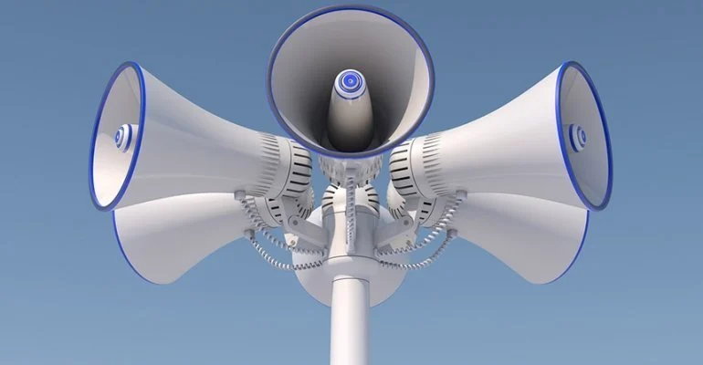 Zdjęcie przedstawia syreny alarmowe