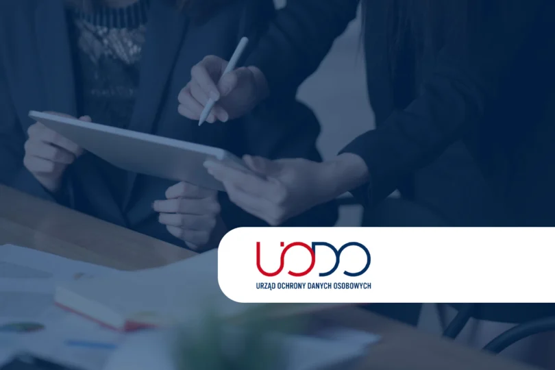 Grafika z napisem UODO na niebieskim tle