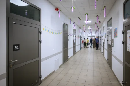 Zdjęcie przedstawia centrum opiekuńczo-mieszkalne