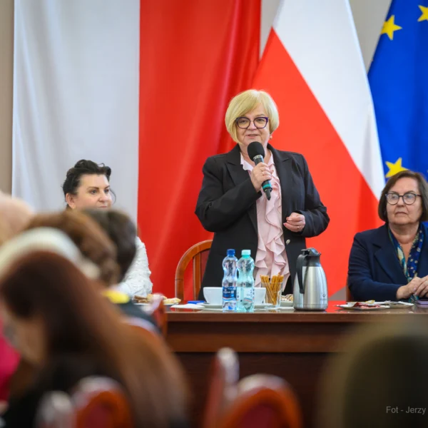 Zdjęcie przedstawia uczestników spotkania w urzędzie woejwódzkim
