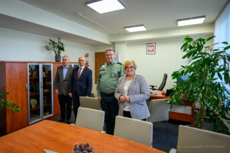 Uczestnicy spotkania w Izbie Administracji Skarbowej w Rzeszowie