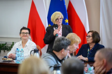Zdjęcie przedstawia uczestników spotkania w urzędzie woejwódzkim