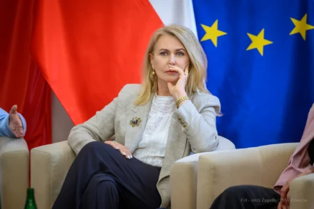 Zdjęcie przedstawia uczestników debaty w urzędzie wojewódzkim