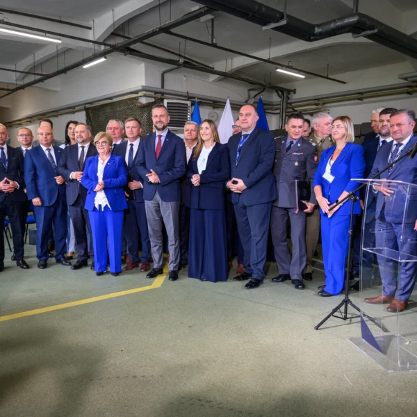 Podpisanie umów w ramach programu SAFE.