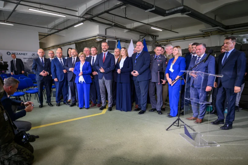 Podpisanie umów w ramach programu SAFE.