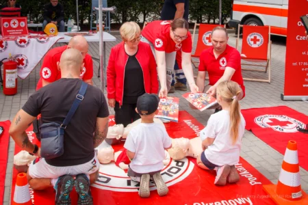 Zdjęcia przedstawiają uczestników krajowego treningu pierwszej pomocy