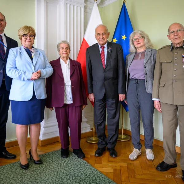 Zdjęcie przedstawia uczestników posiedzenia wojewódzkiej rady kombatanckiej