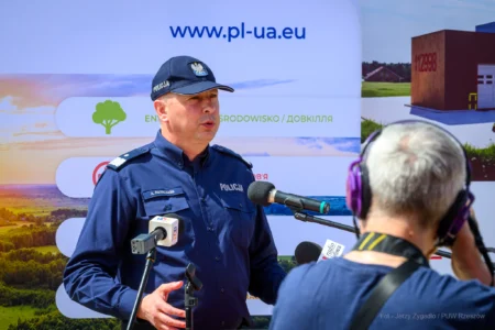 Zdjęcie przedstawia uczestników uroczystości