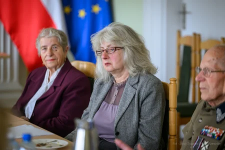 Zdjęcie przedstawia uczestników posiedzenia wojewódzkiej rady kombatanckiej