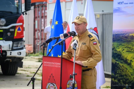 Zdjęcie przedstawia uczestników uroczystości
