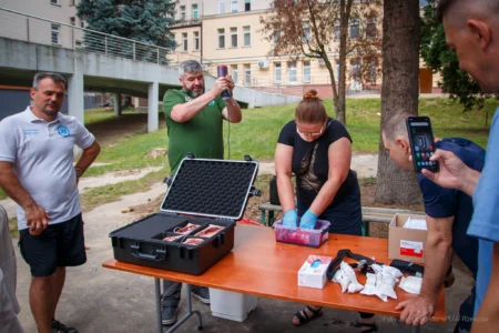 Zdjęcia przedstawiają uczestników krajowego treningu pierwszej pomocy