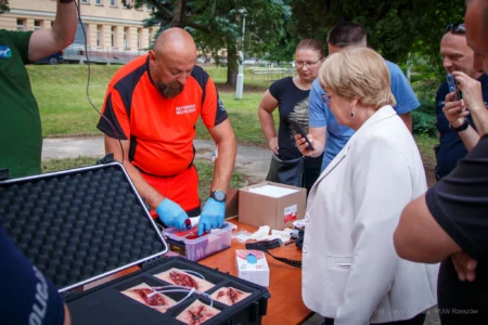 Zdjęcia przedstawiają uczestników krajowego treningu pierwszej pomocy