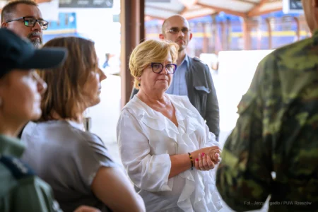 Zdjęcie przedstawia uczestników wizytacji przejść granicznych