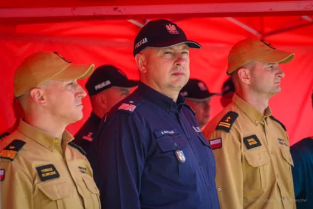 Zdjęcie przedstawia uczestników uroczystości