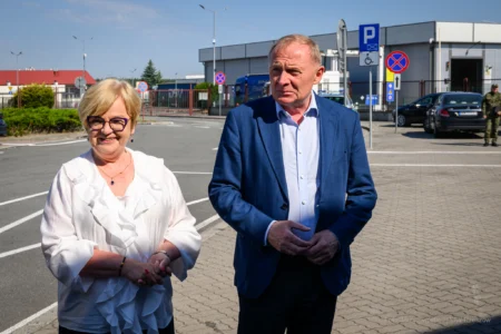 Zdjęcie przedstawia uczestników wizytacji przejść granicznych