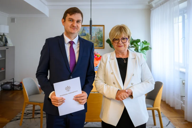 Zdjęcie przedstawia wojewodę i konsultanta wojewódzkiego