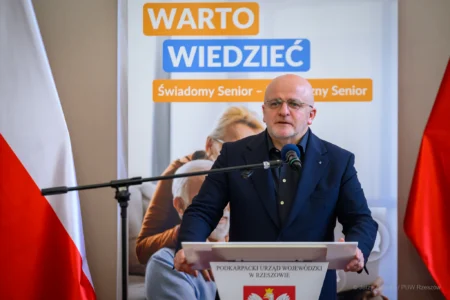 Zdjęcie przedstawia uczestników konferencji
