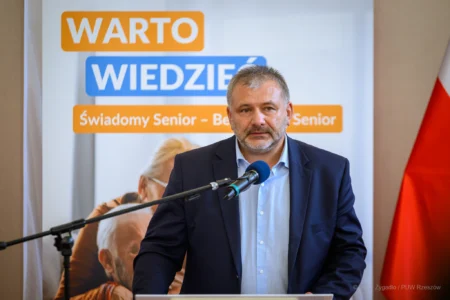Zdjęcie przedstawia uczestników konferencji