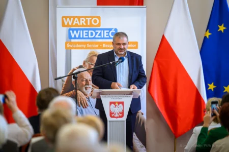 Zdjęcie przedstawia uczestników konferencji