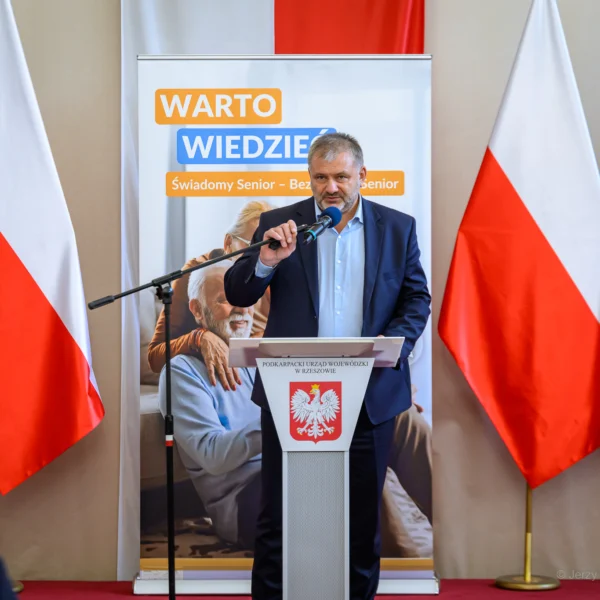 Zdjęcie przedstawia uczestników konferencji