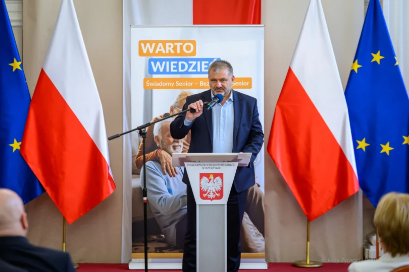 Zdjęcie przedstawia uczestników konferencji