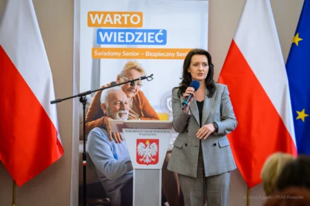 Zdjęcie przedstawia uczestników konferencji